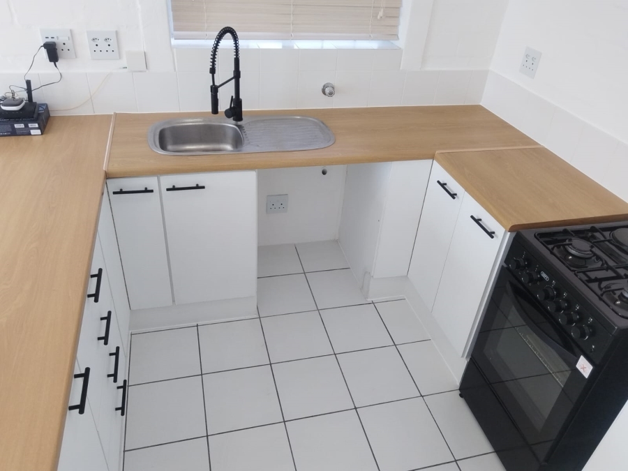 To Let 1 Bedroom Property for Rent in Bay View Village Western Cape